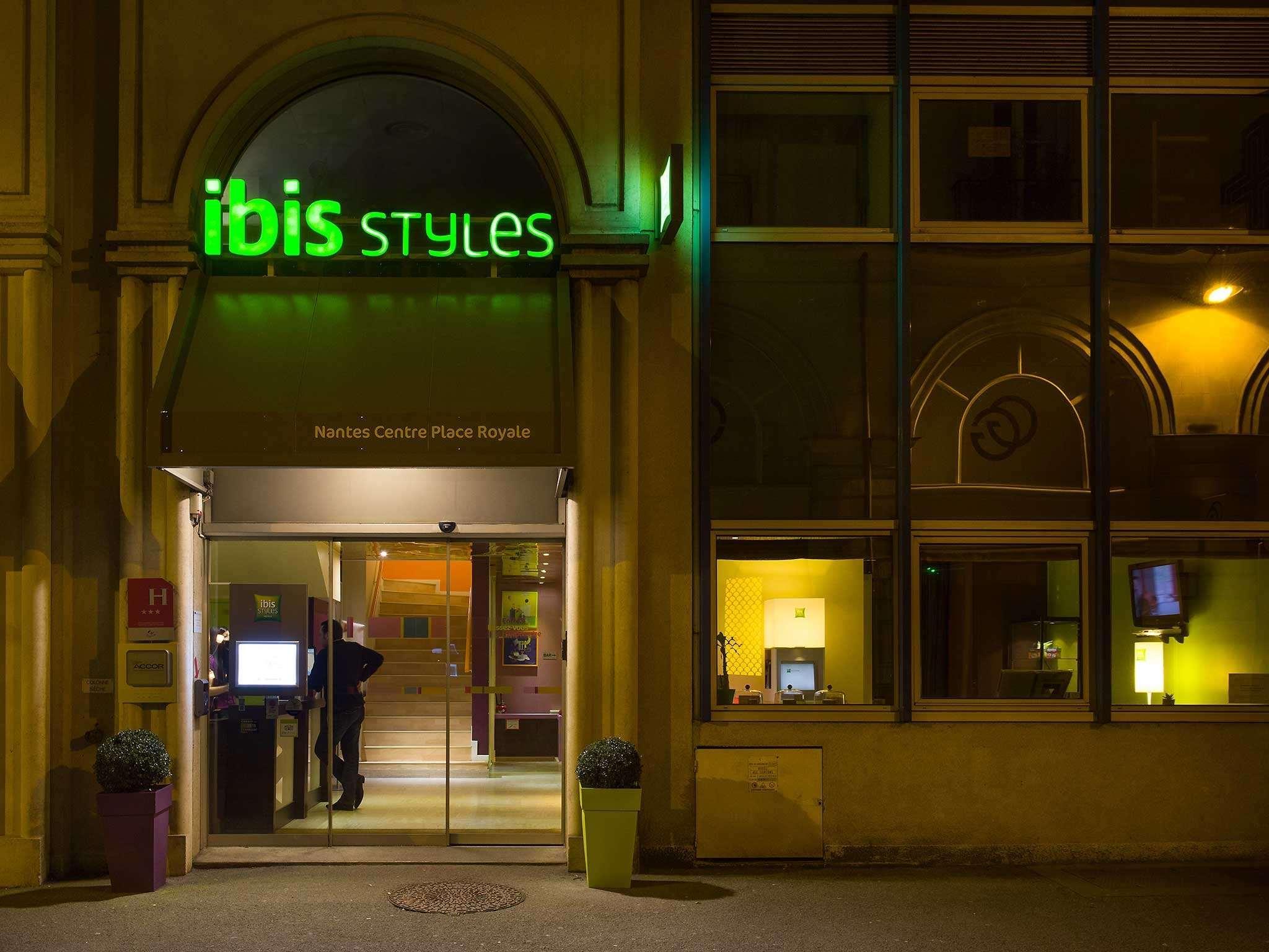 Ibis Styles Nantes Centre Place Royale Exterior foto